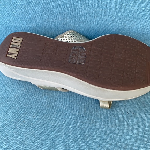 DKNY flip flop sport platform - Picture 3 of 5